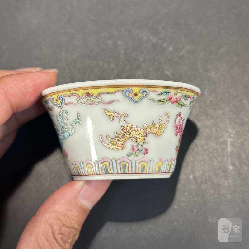 清道光 粉彩蝙蝠纹马蹄杯 - 图5